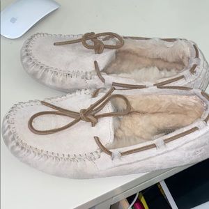 CREAM UGG MOCASSINS
